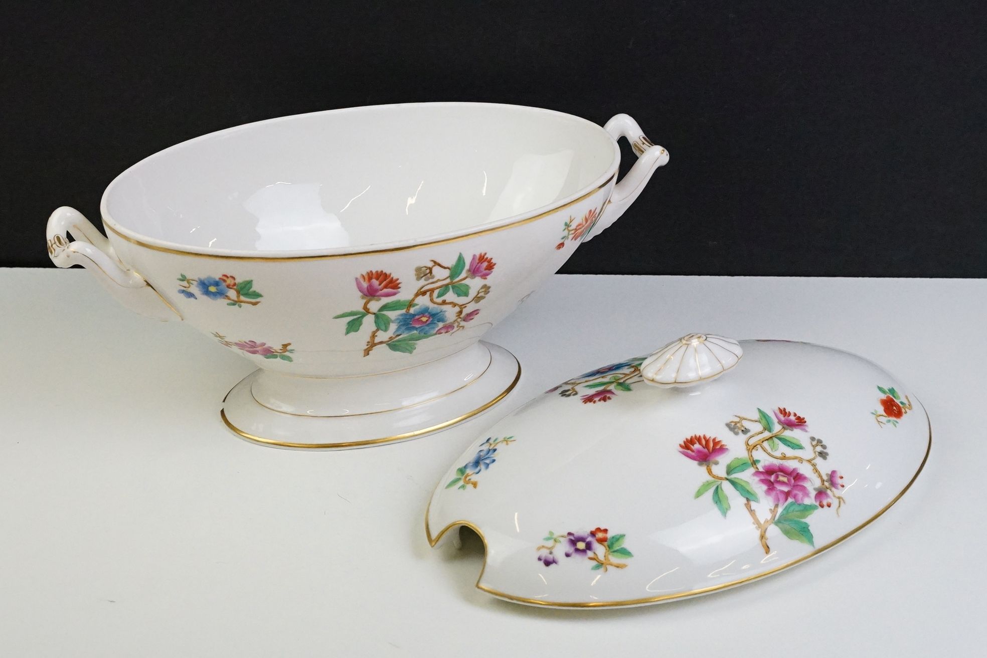 19th Century white ceramic large footed serving tureen with hand coloured floral decoration - Image 5 of 9