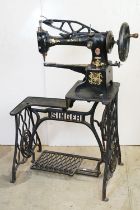 Late 19th / early 20th C Singer leather working / cobblers sewing machine, model 29K15, with