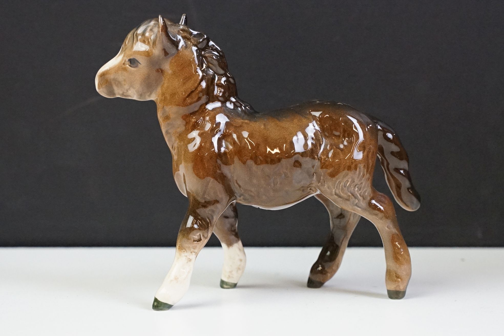 Collection of 10 Beswick porcelain horses to include five Palomino and five brown gloss examples ( - Image 7 of 13