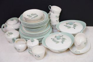 Wedgwood 'Woodbury' pattern tea & dinner ware to include teapot, teacups & saucers, dinner plates,