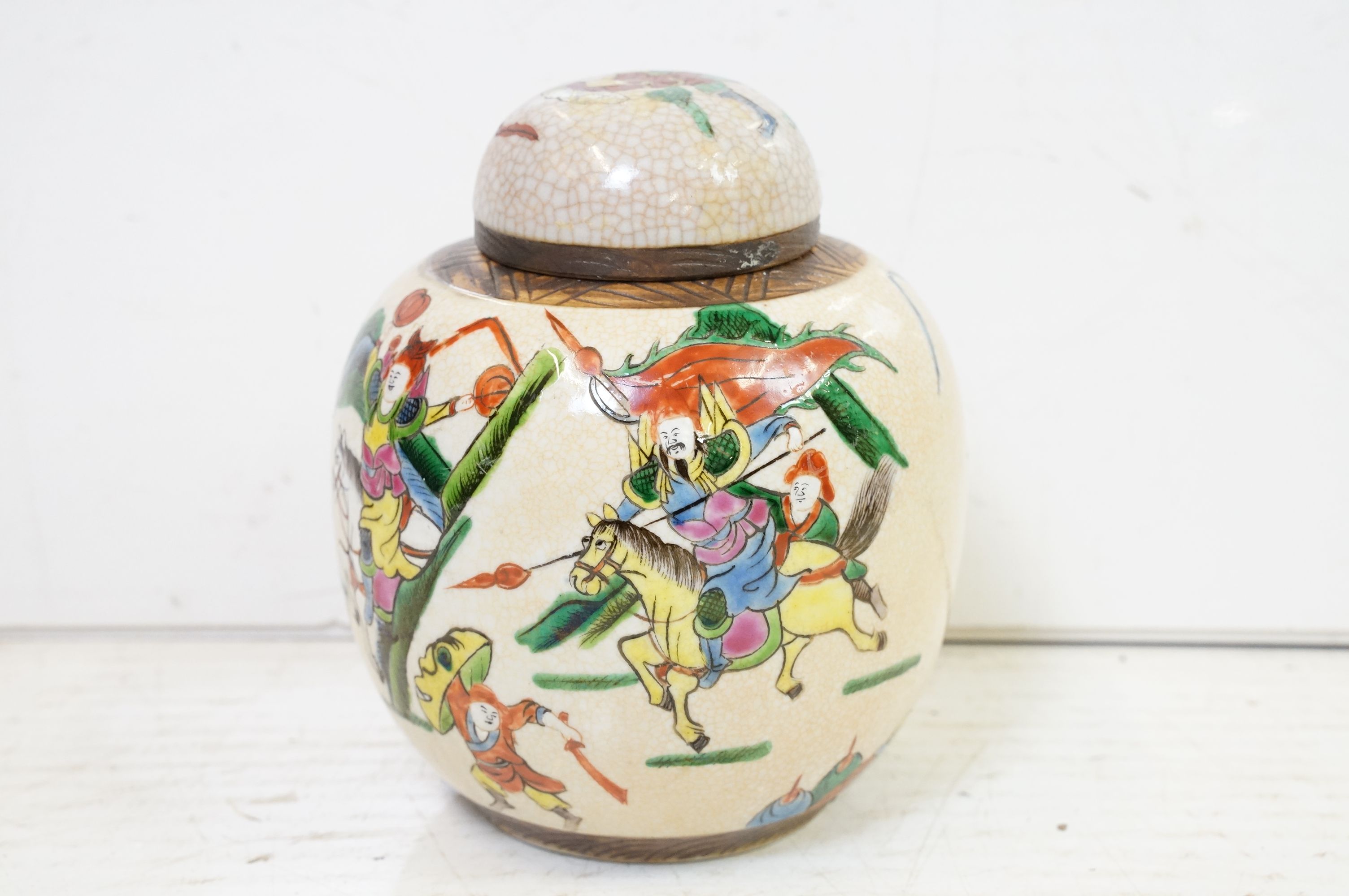 Chinese Famille Verte crackle glazed ginger jar with battle scene (19cm tall, four-character seal - Image 7 of 10