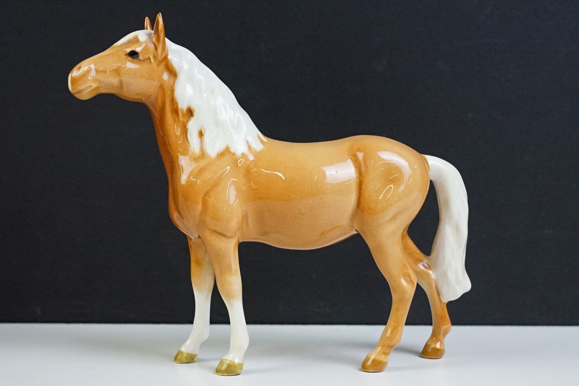 Collection of 10 Beswick porcelain horses to include five Palomino and five brown gloss examples ( - Image 13 of 13
