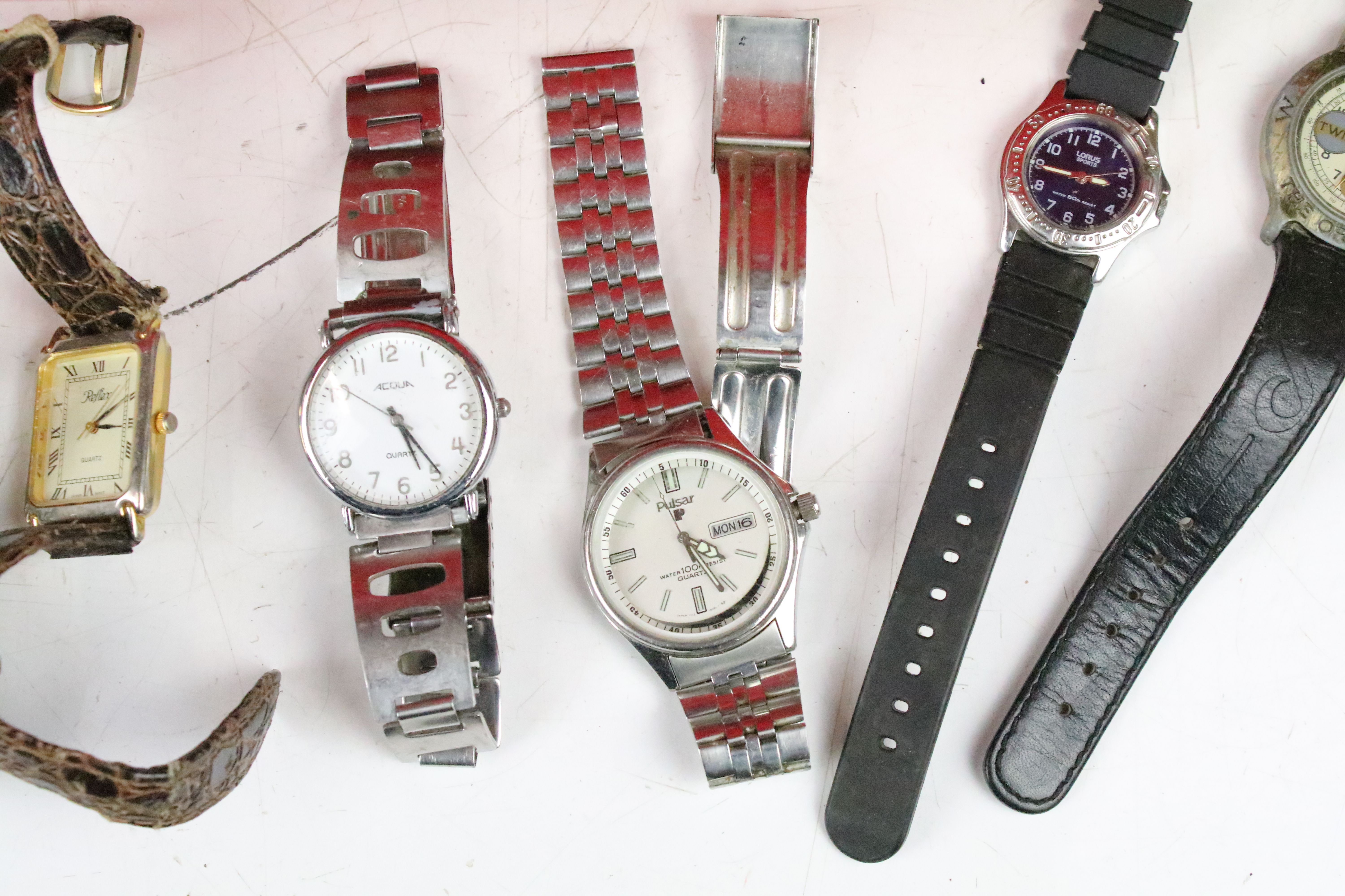 A collection of mixed mainly quartz wristwatches to include Timex and Pulsar examples. - Image 4 of 6