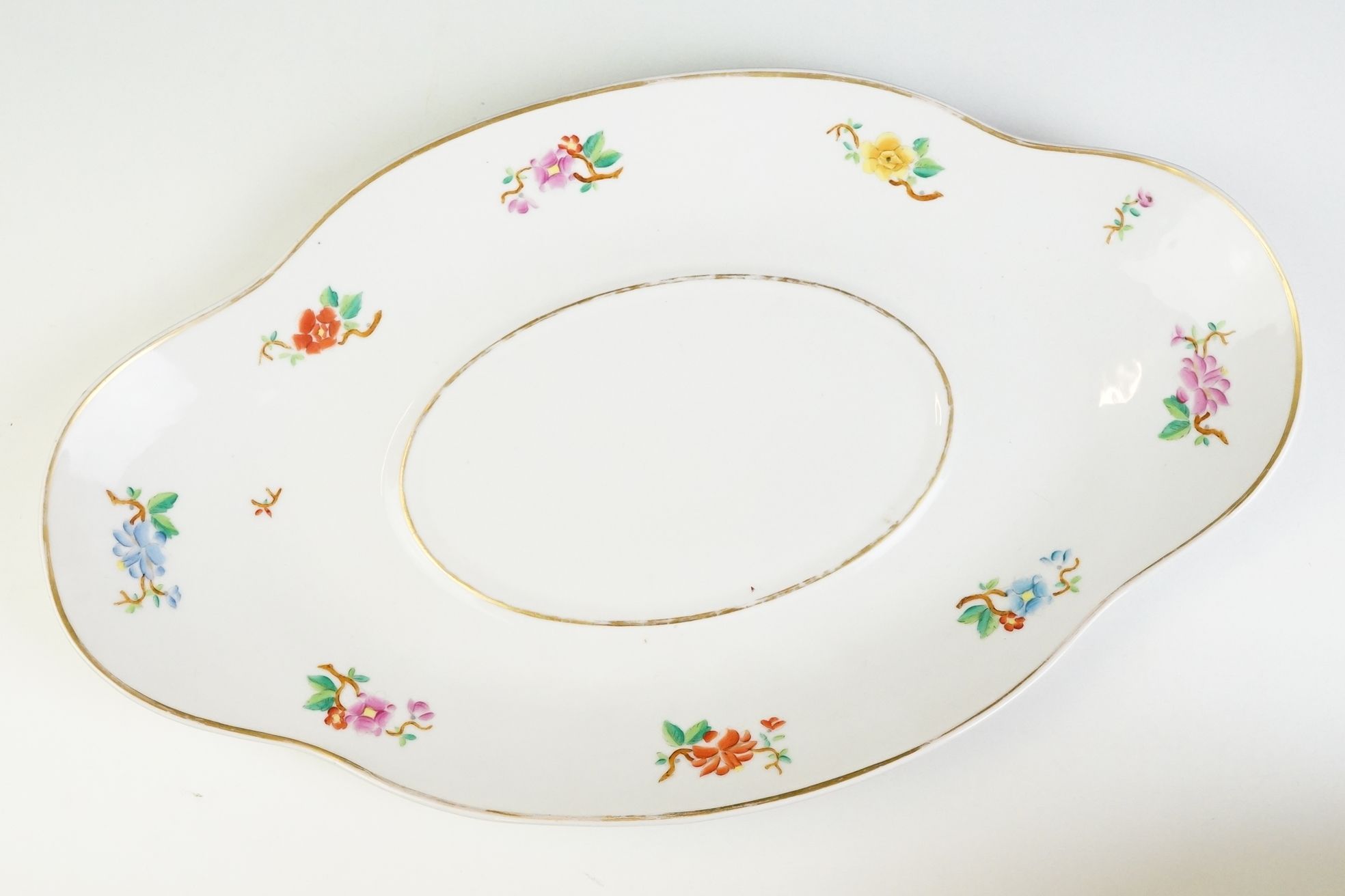 19th Century white ceramic large footed serving tureen with hand coloured floral decoration - Image 3 of 9