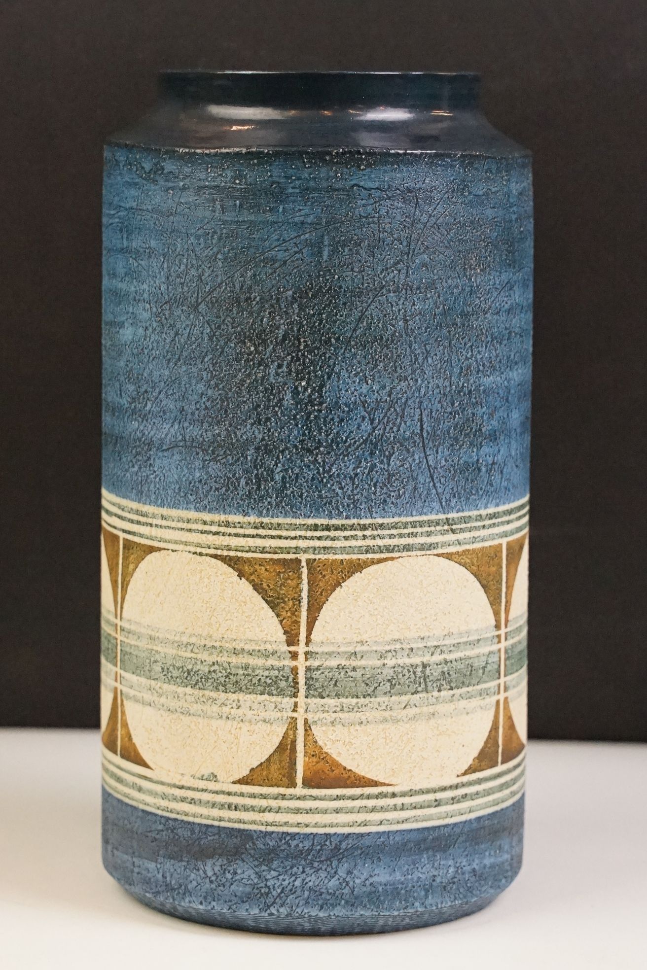 Mid Century Troika pottery vase of cylindrical form with circular pattern on a blue ground. Signed - Image 3 of 8