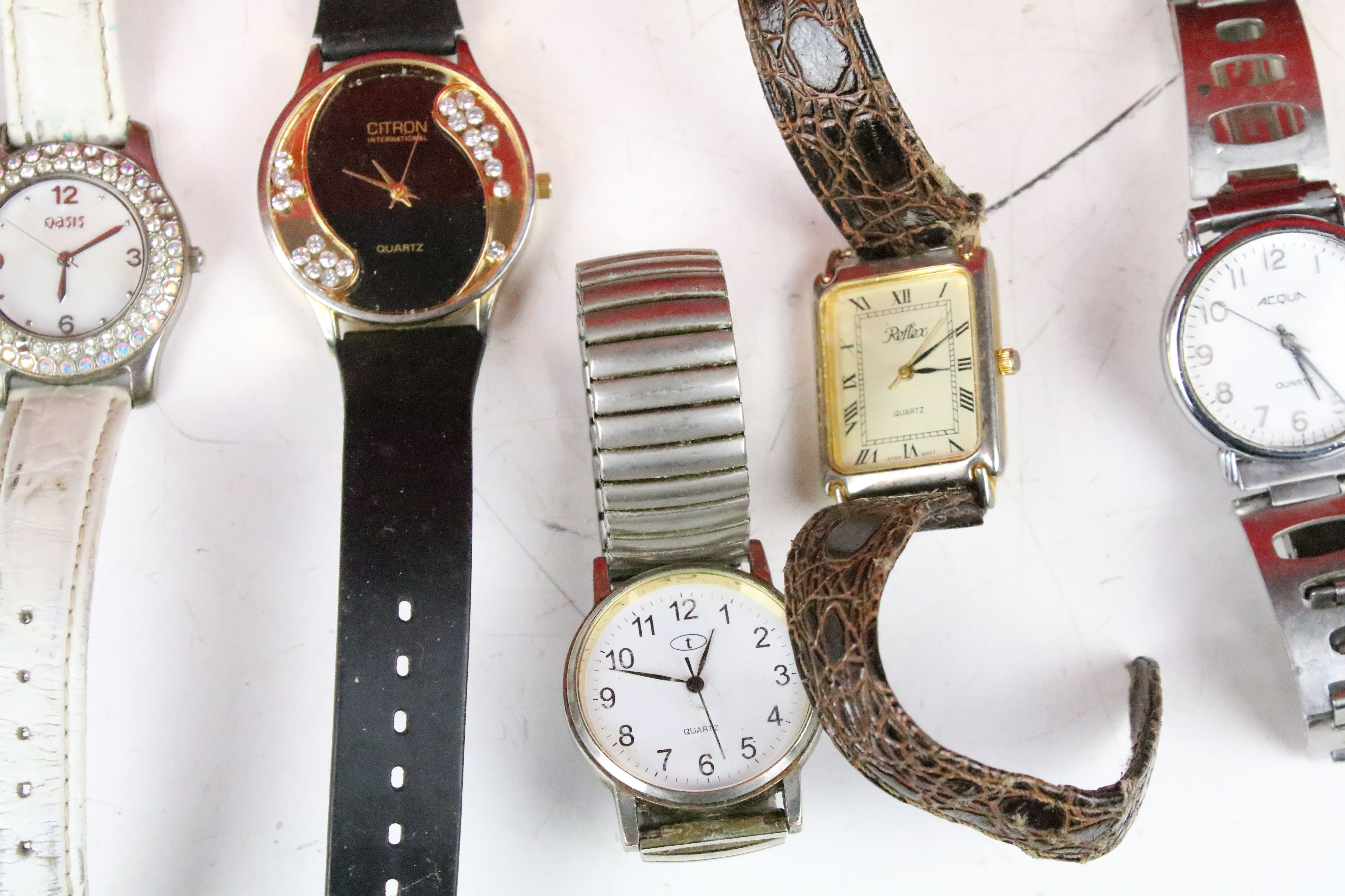 A collection of mixed mainly quartz wristwatches to include Timex and Pulsar examples. - Image 3 of 6
