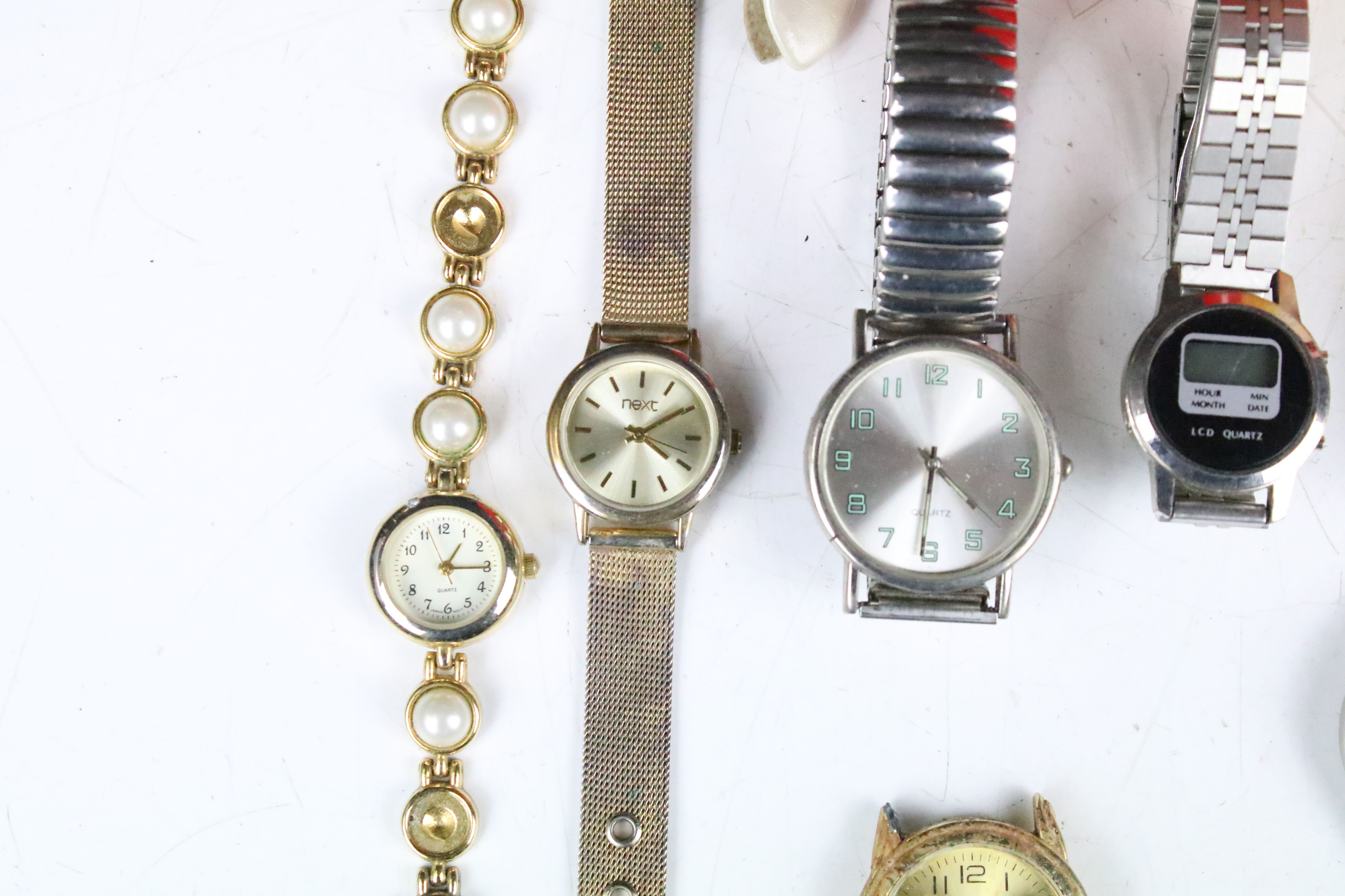 A collection of mixed mainly quartz wristwatches to include Sekonda and Limit examples. - Image 3 of 9