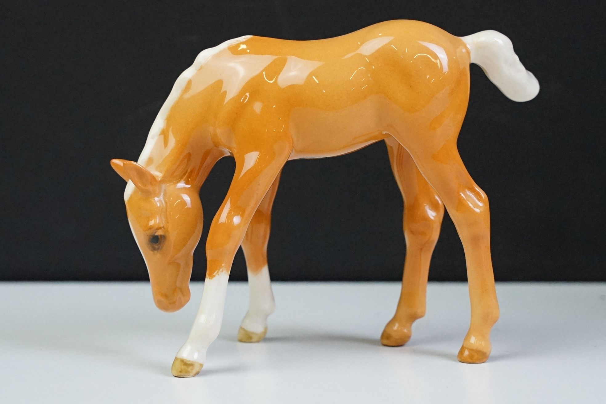 Collection of 10 Beswick porcelain horses to include five Palomino and five brown gloss examples ( - Image 4 of 13