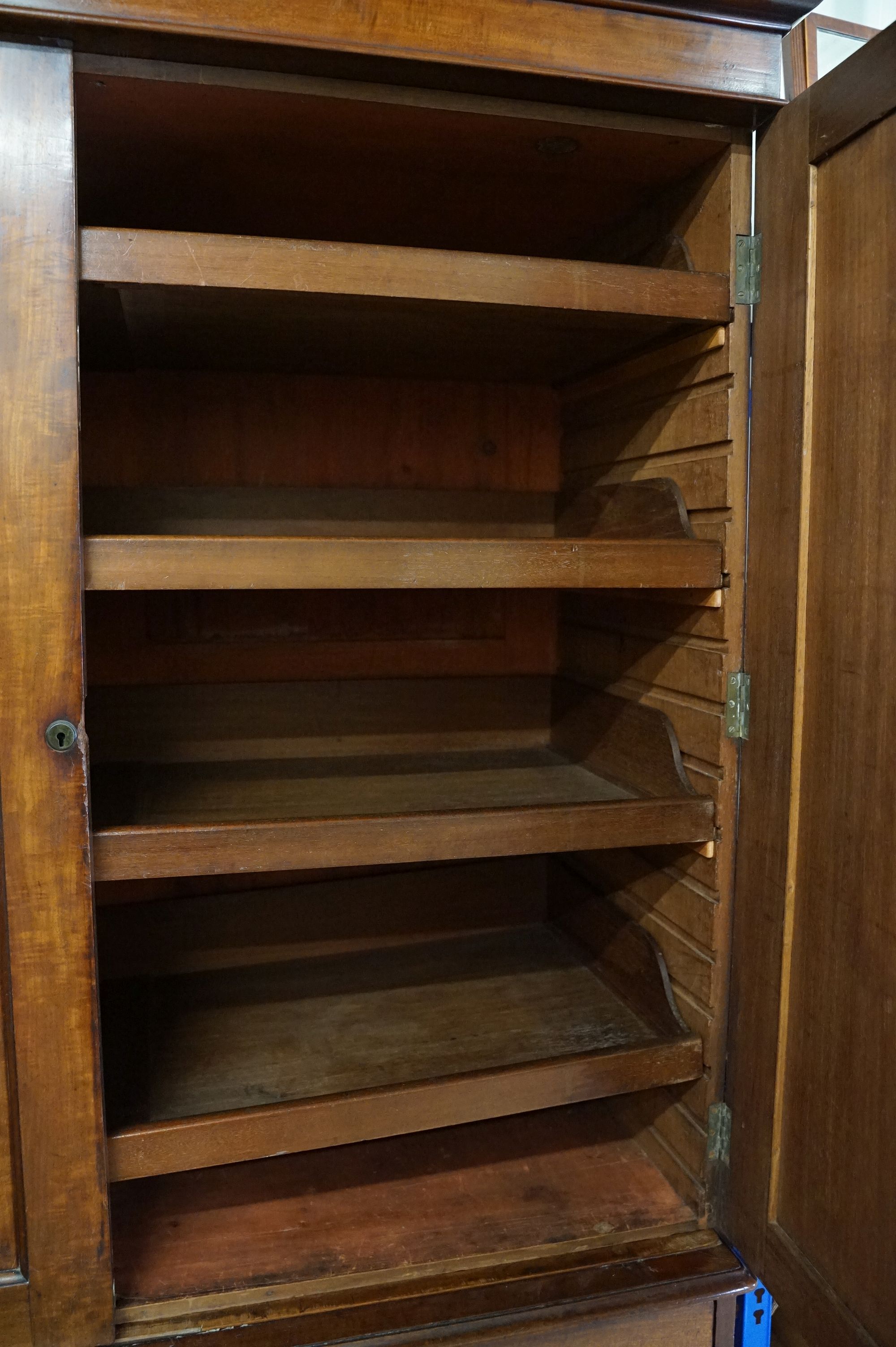 19th century Mahogany Linen Press, the two upper panel doors opening to four pull-out linen - Image 2 of 10