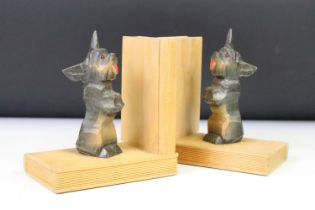 Pair of Wooden Bookends in the form of Books and Carved Dogs, 13.5cm high