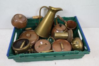 Collection of mixed brass & copper ware to include cooking pans, kettle, jug, etc