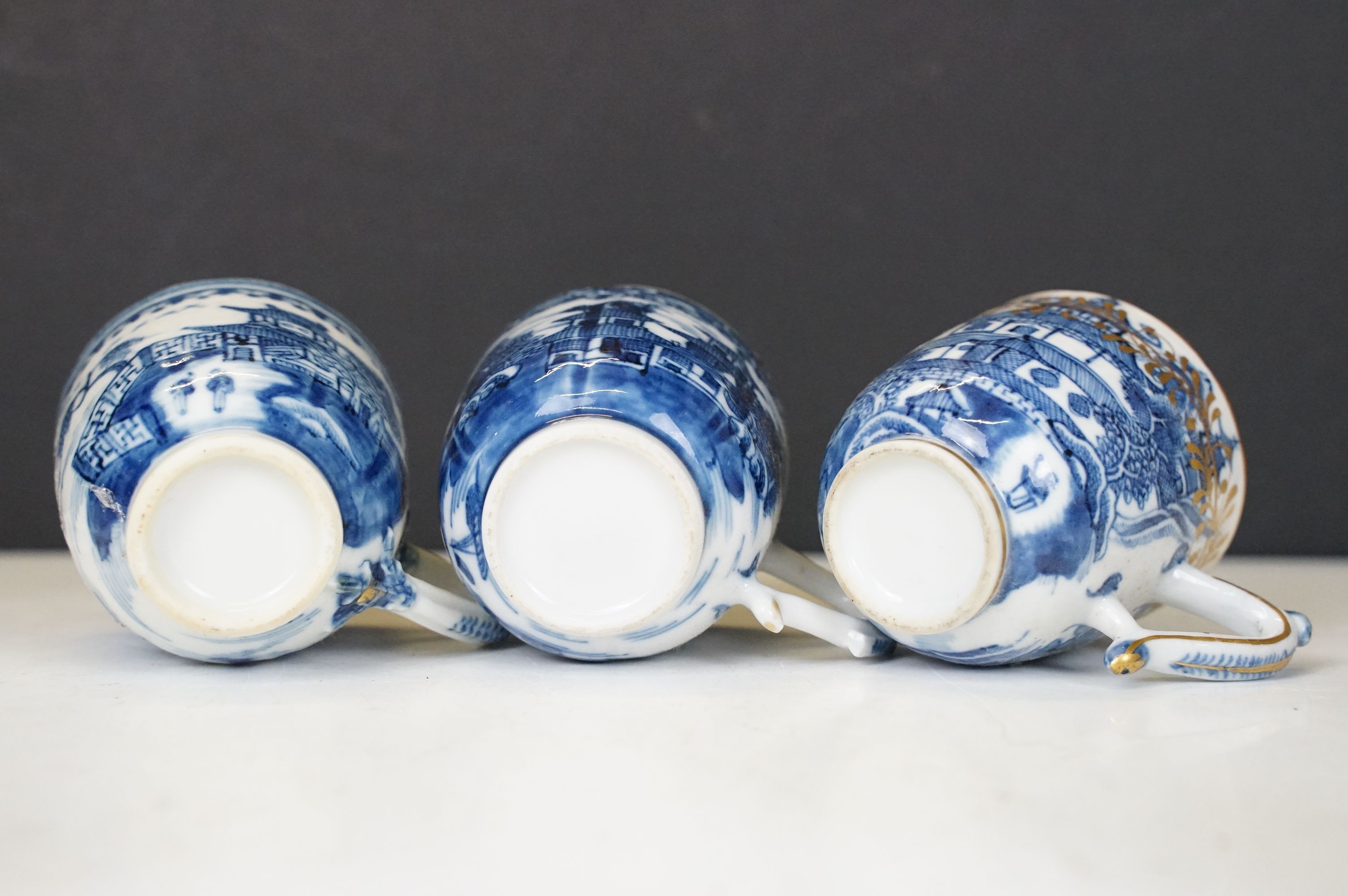 Collection of 19th century blue & white English porcelain, featuring early 19th C examples, to - Image 9 of 13