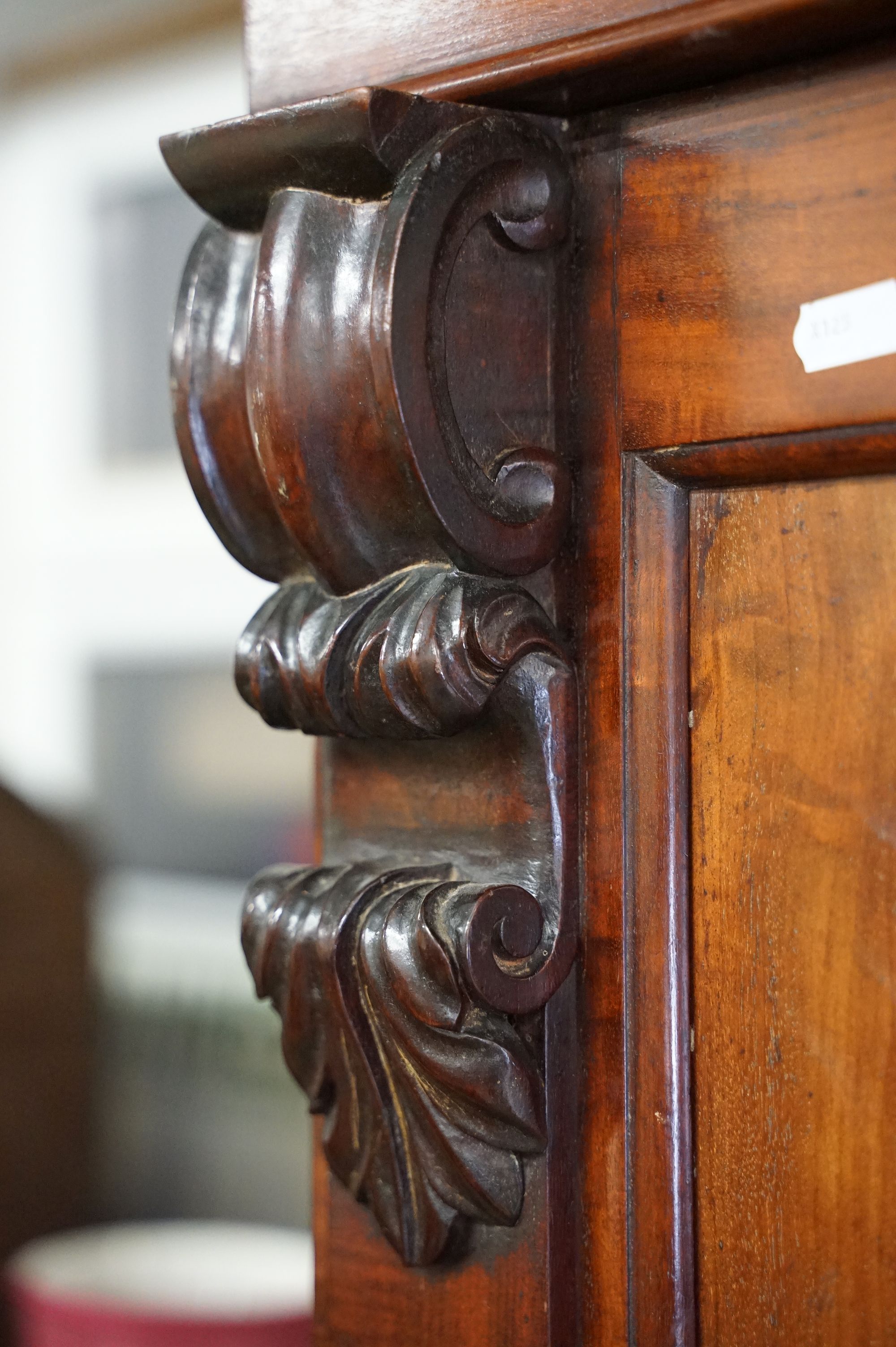 19th century Mahogany Linen Press, the two upper panel doors opening to four pull-out linen - Image 8 of 10