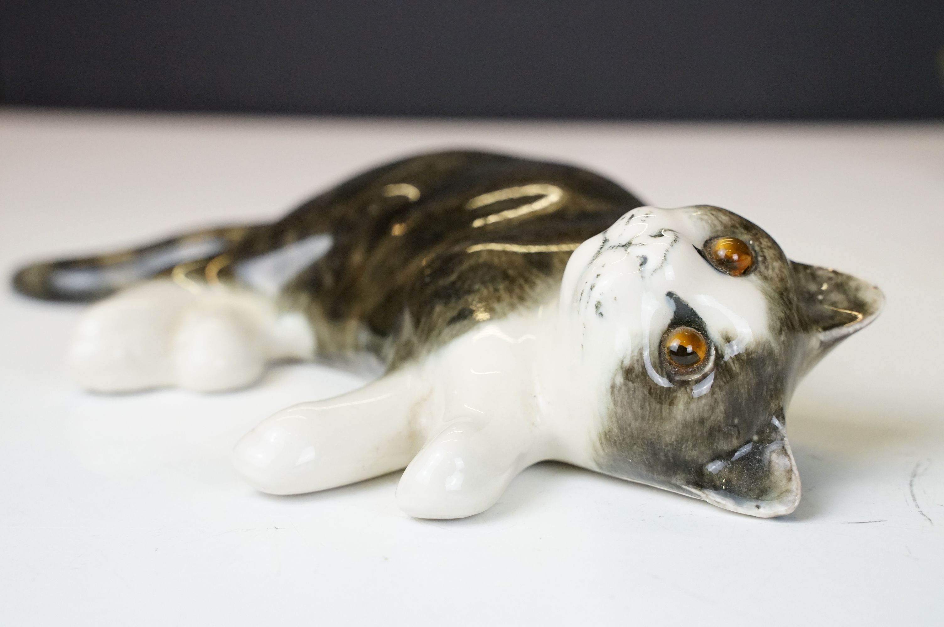 Mike Hinton ceramic tabby cat wall plaque with glass eyes (numbered 10, approx 26cm wide); plus a - Image 3 of 8