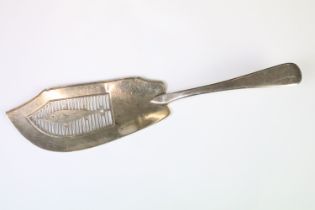 Georgian silver hallmarked fish server, with fish detail to blade, London 1811, approx 30cm long