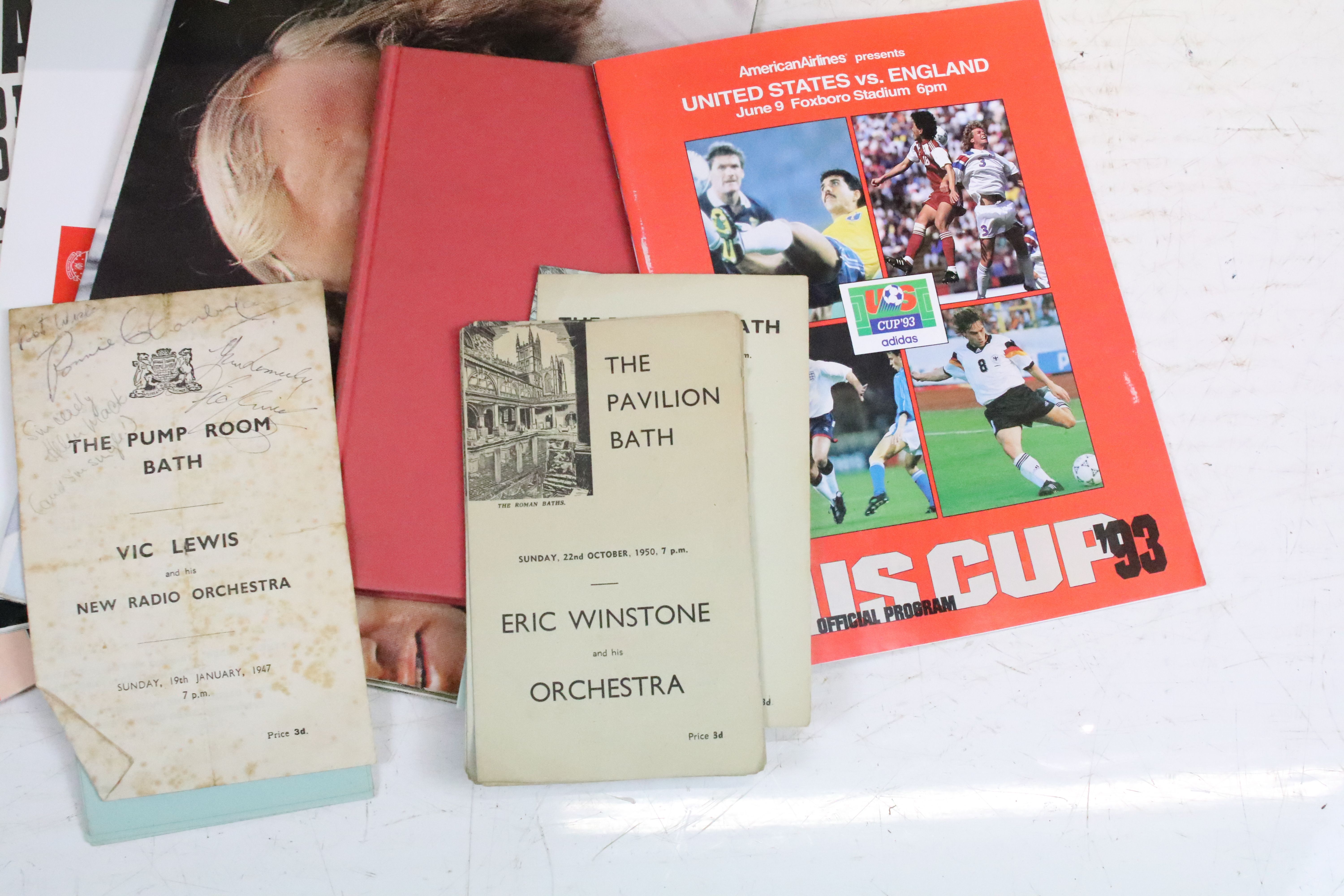 Collection of football ephemera to include football programmes to include 1970s, 1980s and 1990s - Image 3 of 4