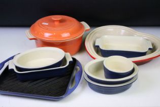 Group of Le Creuset kitchenware, to include cast iron griddle pan, pie dishes, casserole dish &