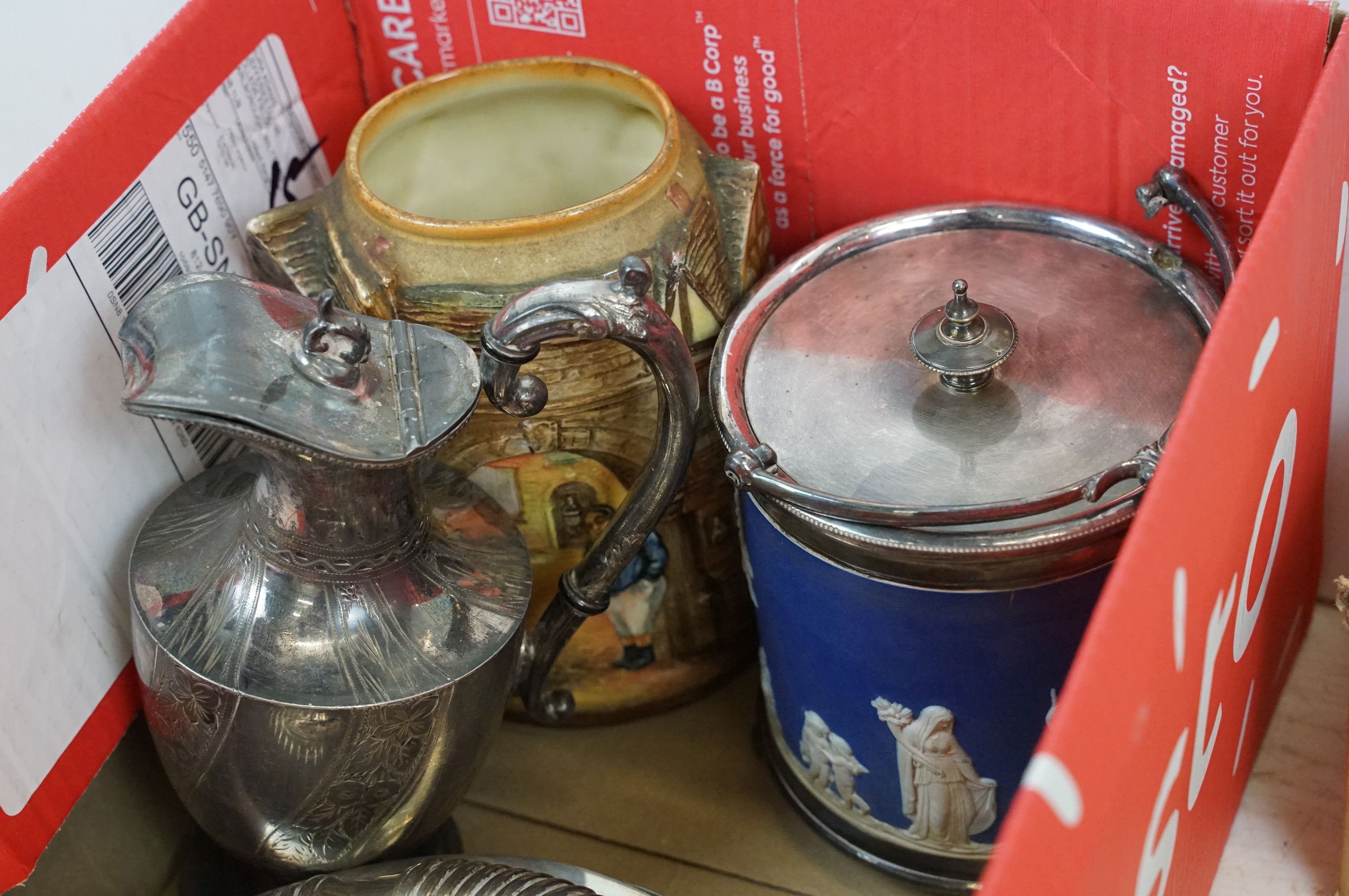 Collection of mixed silver plate to include a chain mail purse, entrée dishes, cake slice, ladles, - Image 2 of 7