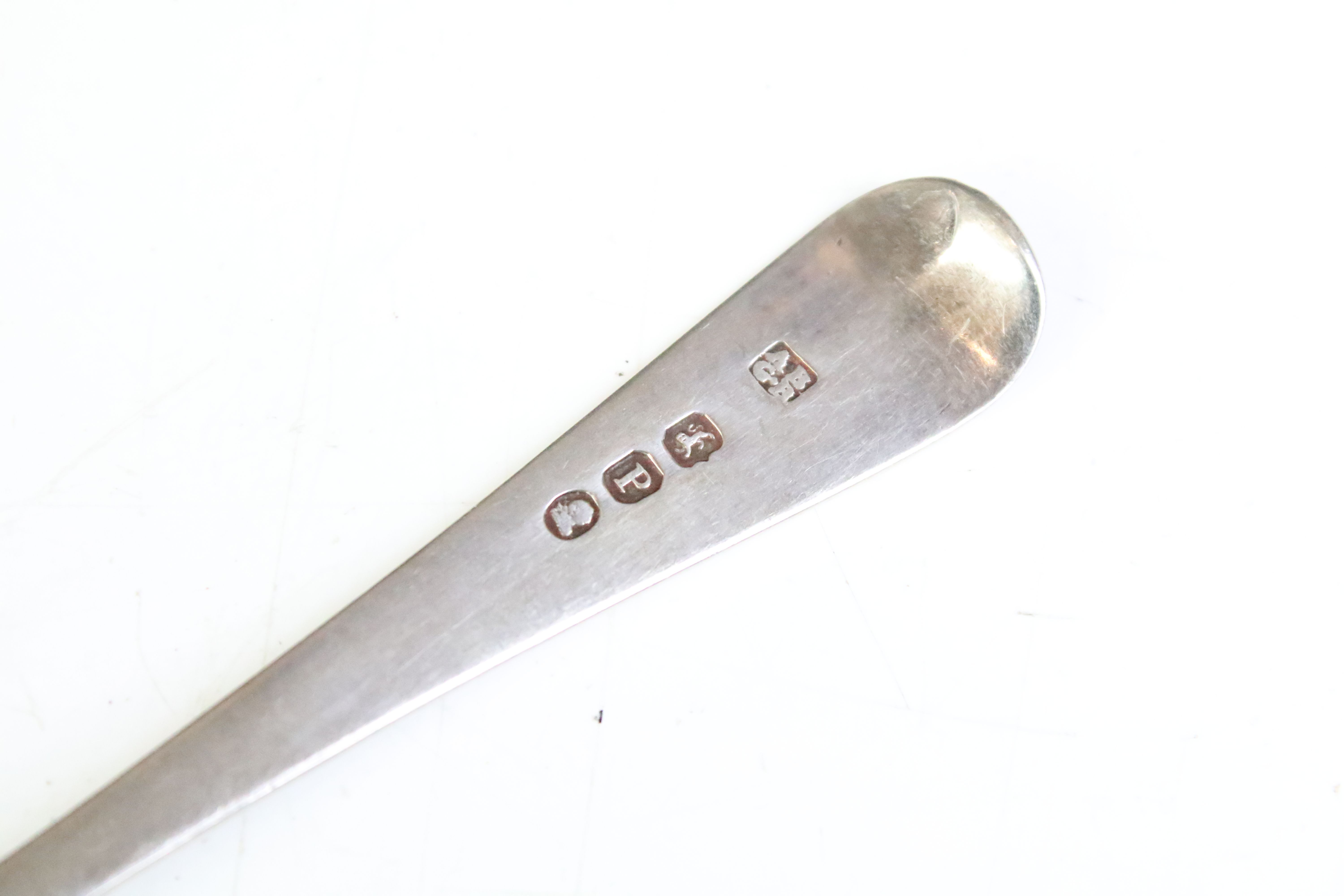 Set of six silver hallmarked spoons having pointed bowls and rounded terminals with engraved - Image 4 of 4