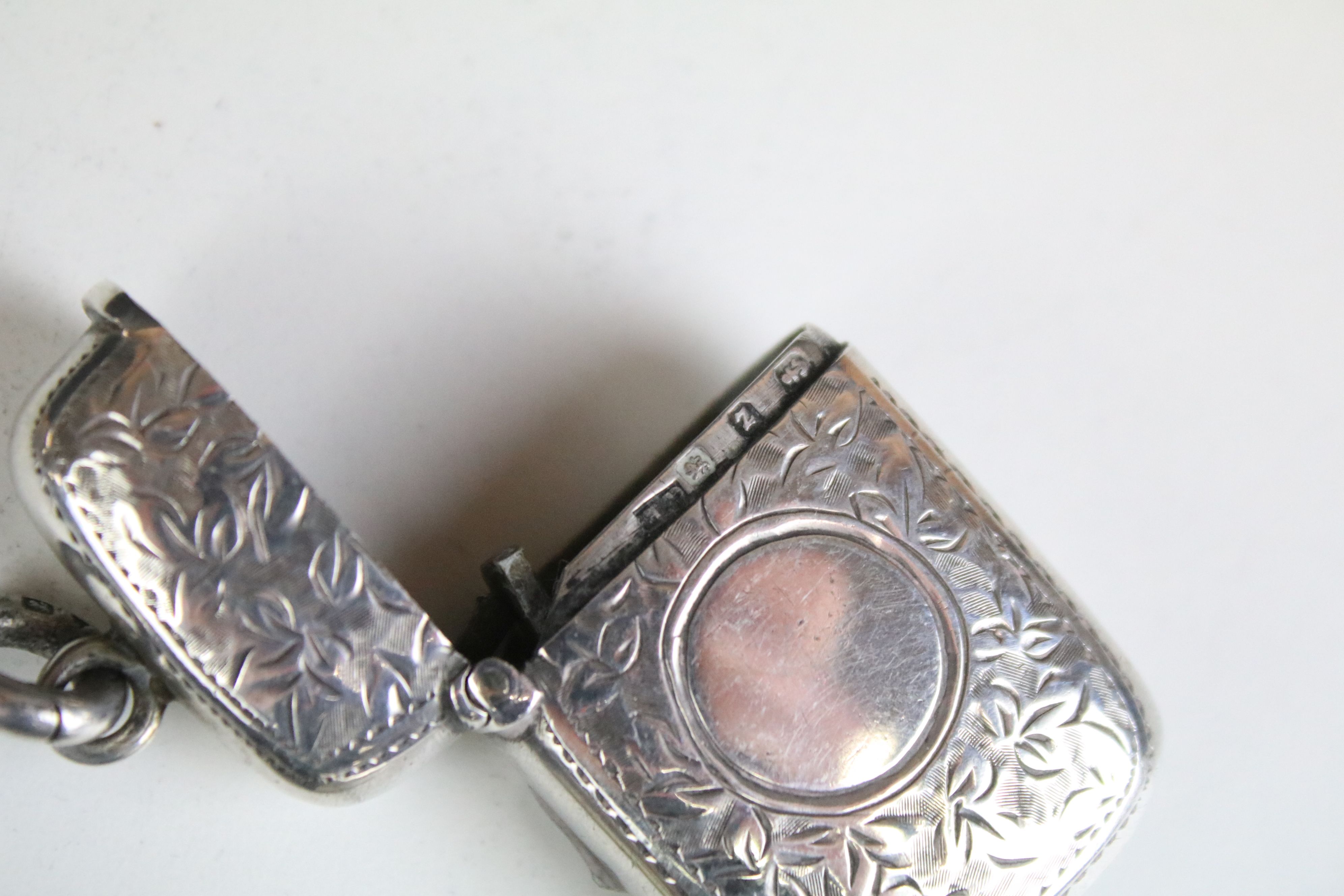 Group of five silver hallmarked vesta cases, featuring a 1920's vesta case of plain polish slim - Image 5 of 7