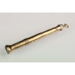 9ct gold cigar piercer having banded detailing. Hallmarked Birmingham 1910. Measures 8.3cm.