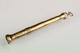 9ct gold cigar piercer having banded detailing. Hallmarked Birmingham 1910. Measures 8.3cm.