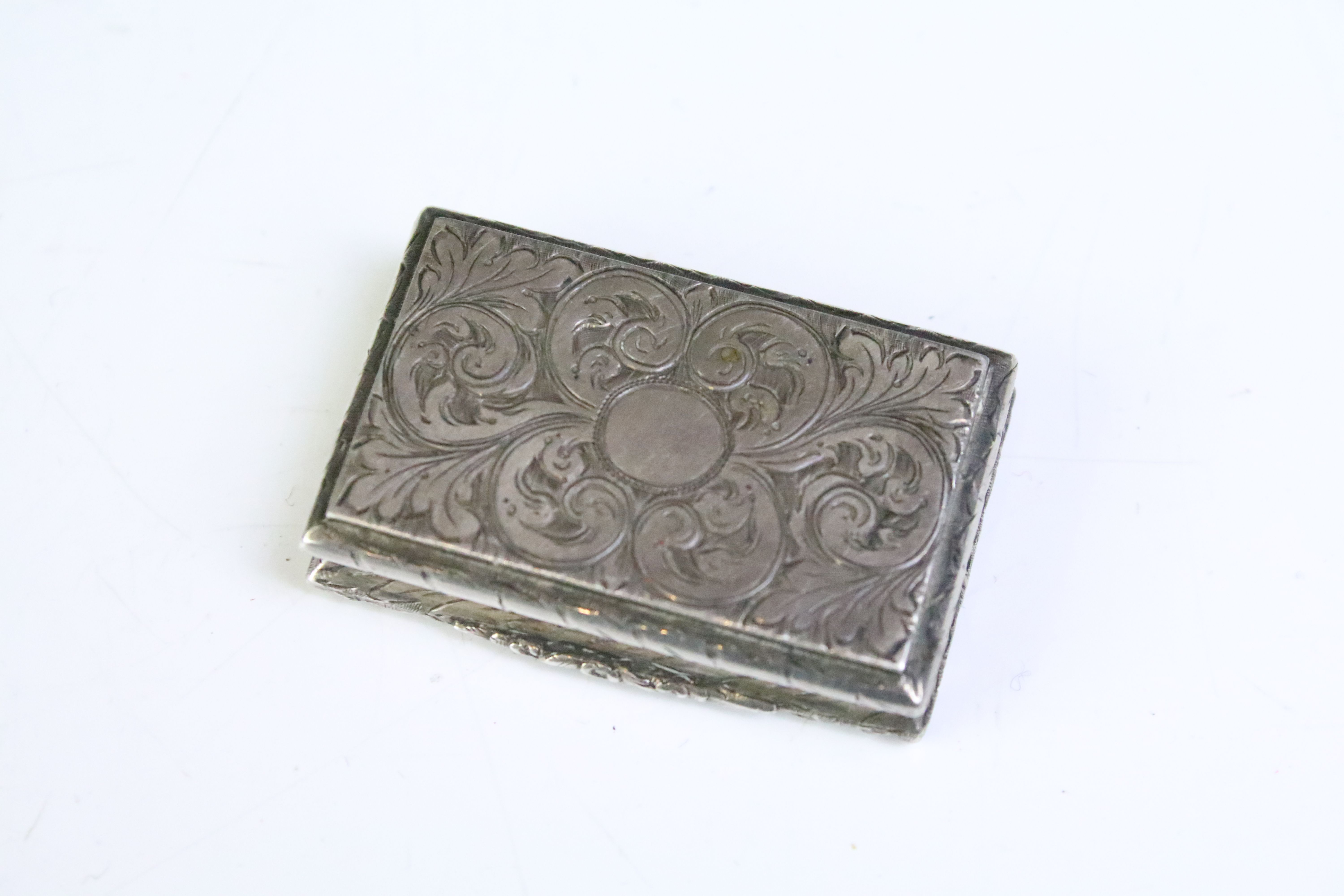 19th Century Victorian silver castle top vinaigrette. The vinaigrette having a hinged lid with - Image 2 of 3