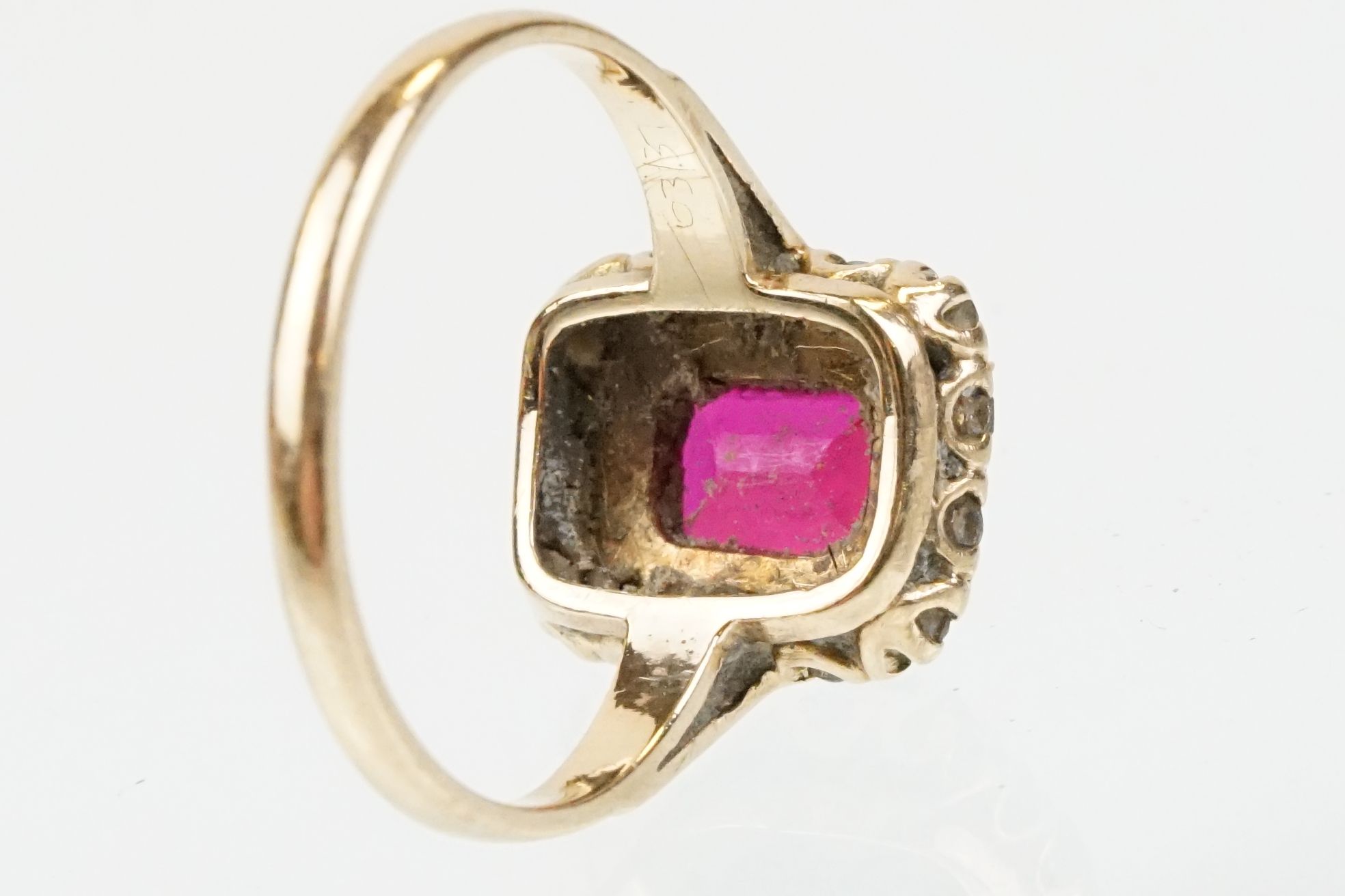 9ct gold hallmarked synthetic ruby and white stone cluster ring. The ring being set with a - Image 6 of 9