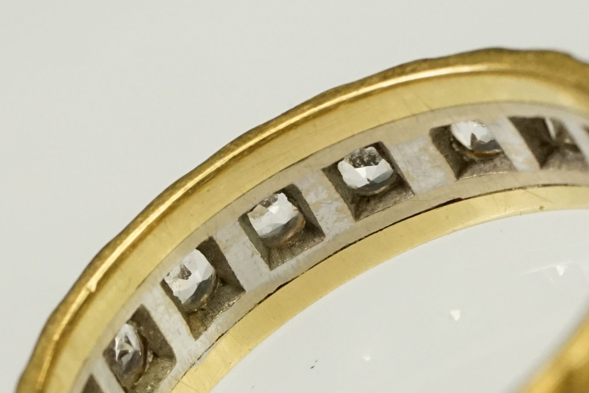 Two tone 18ct gold and white stone eternity ring. Marked 18ct to band. Size G.5. - Image 5 of 7