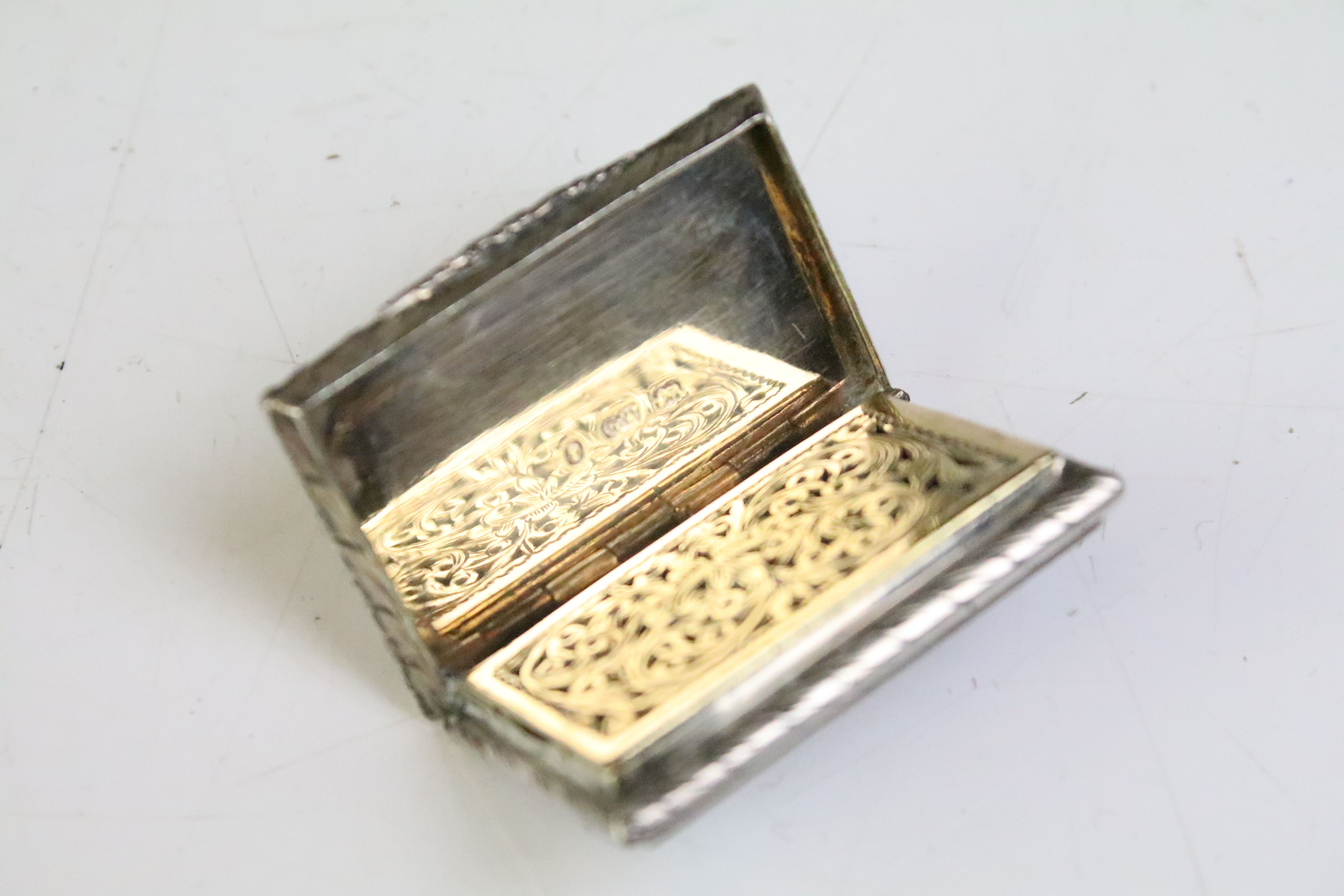 19th Century Victorian silver castle top vinaigrette. The vinaigrette having a hinged lid with - Image 3 of 3