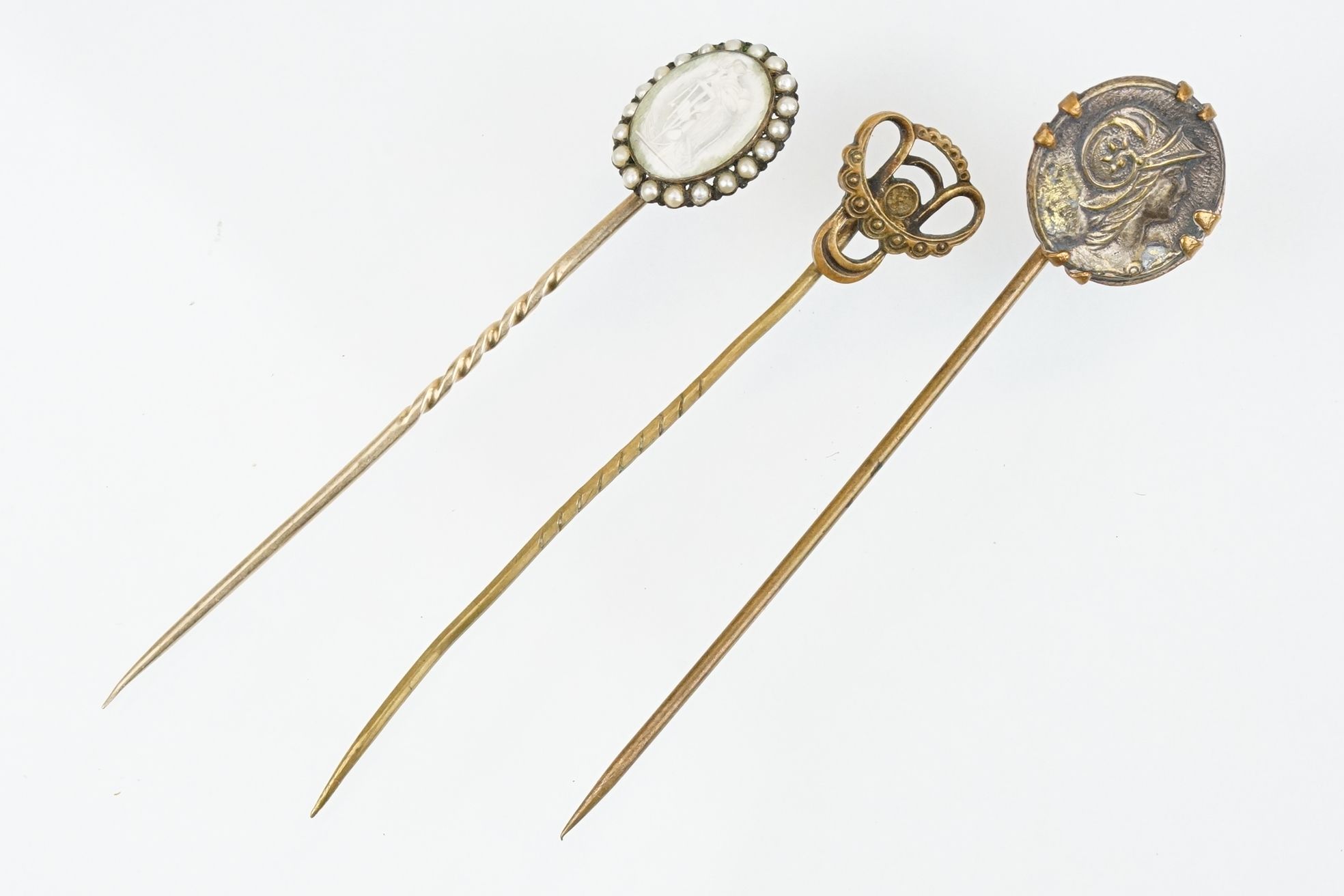 Collection of 19th Century and antique jewellery to include a rose metal stick with reverse carved - Image 8 of 9