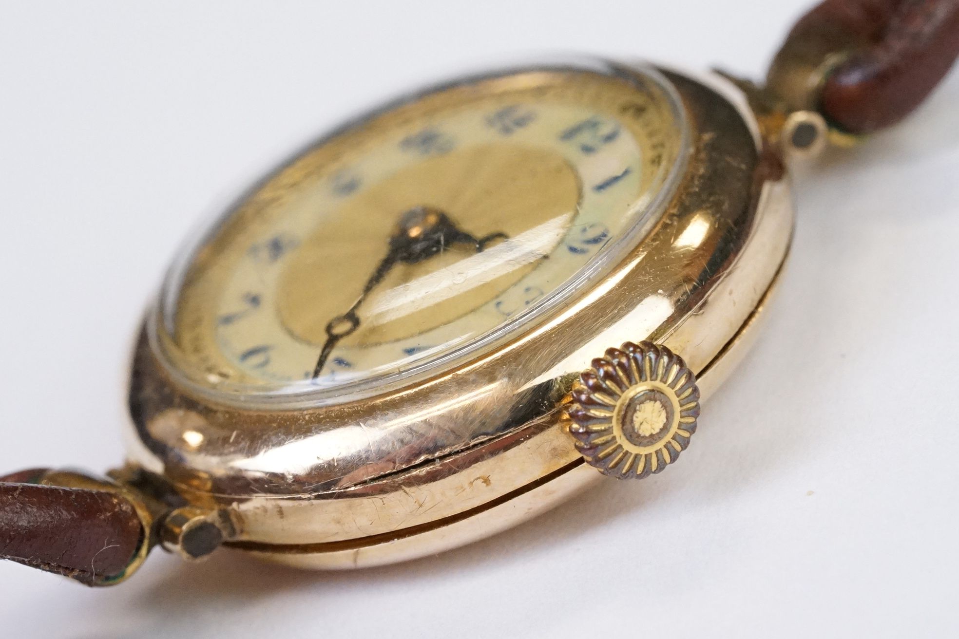 A 1930's fully hallmarked ladies V.W.C. 9ct gold cased wristwatch with enamel and mother of pearl - Image 4 of 14