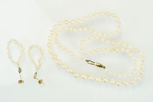 Cultured pearl beaded necklace with a 9ct gold clasp together with a pair of matching pearl drop
