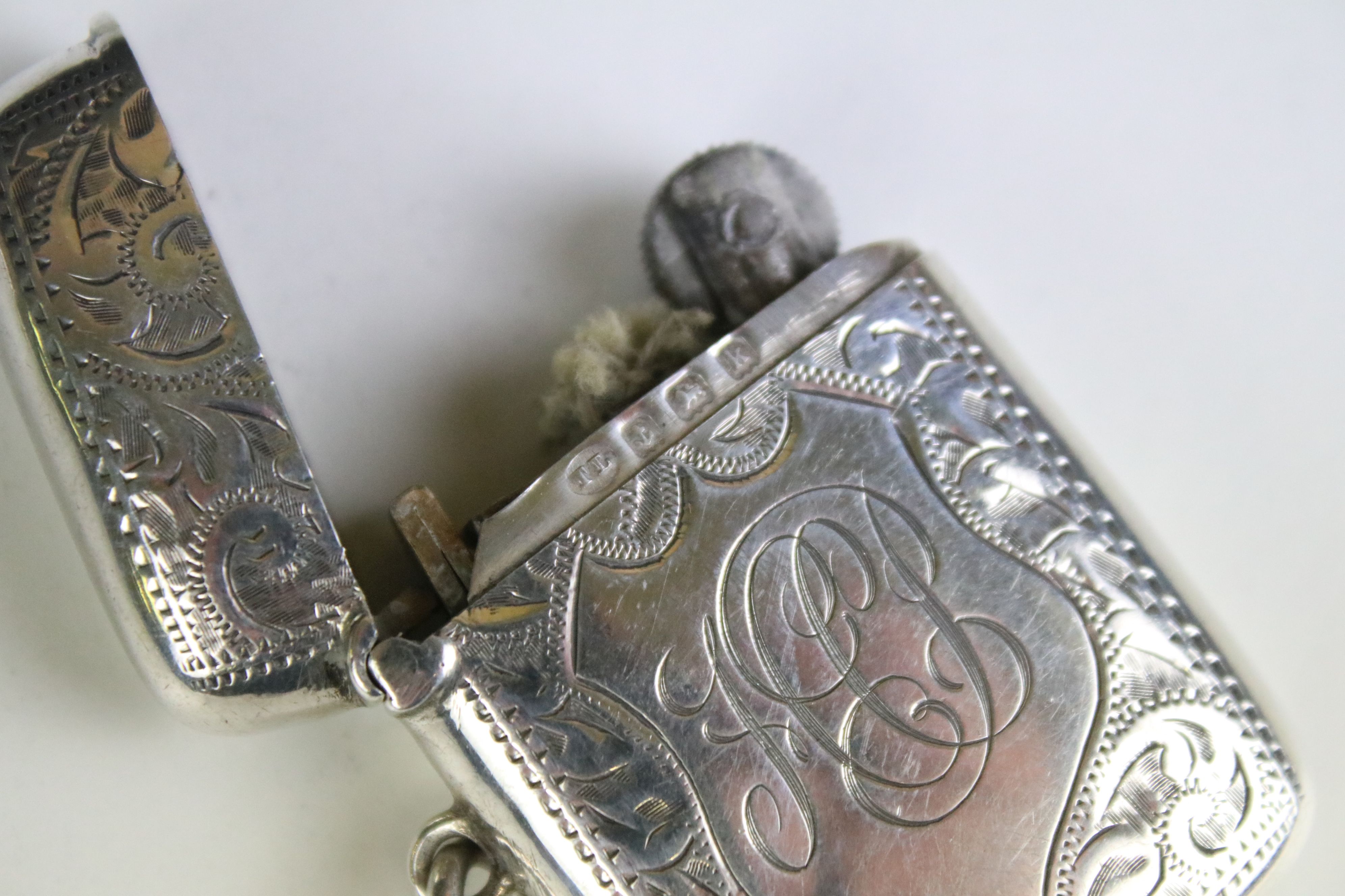 Group of five silver hallmarked vesta cases, featuring a 1920's vesta case of plain polish slim - Image 4 of 7