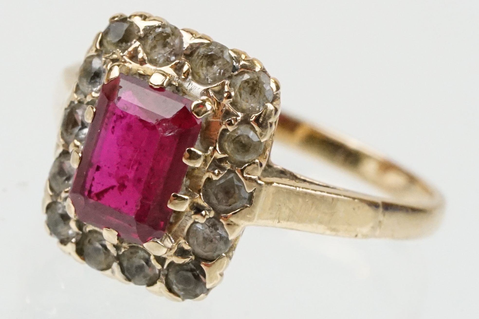 9ct gold hallmarked synthetic ruby and white stone cluster ring. The ring being set with a - Image 8 of 9