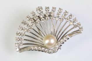 15ct white gold, diamond and pearl spray brooch pin. The brooch being set with a round pearl with