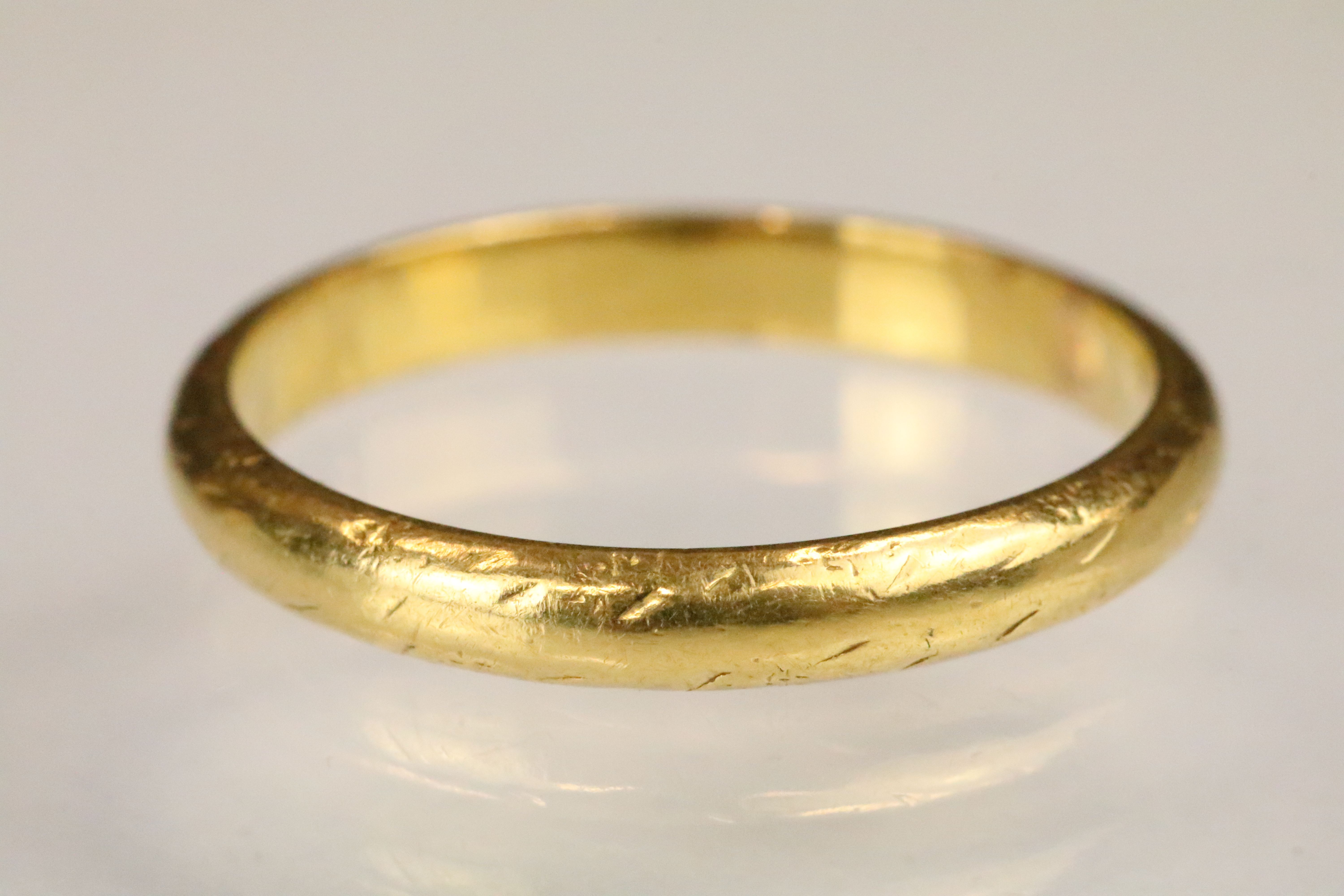 Yellow gold hallmarked signet ring (hallmark partially rubbed, likely 18ct gold, date mark 1929, - Image 2 of 7