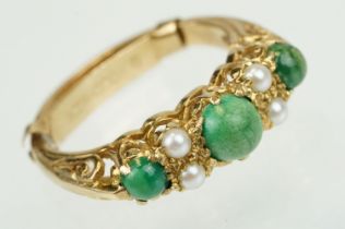 9ct gold turquoise and pearl ring being set with three green cabochons set with four pearls in