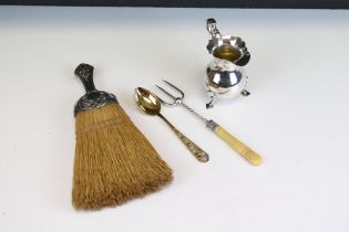 Group of silver items to include a silver creamer jug (hallmarked London 1914), Russian silver