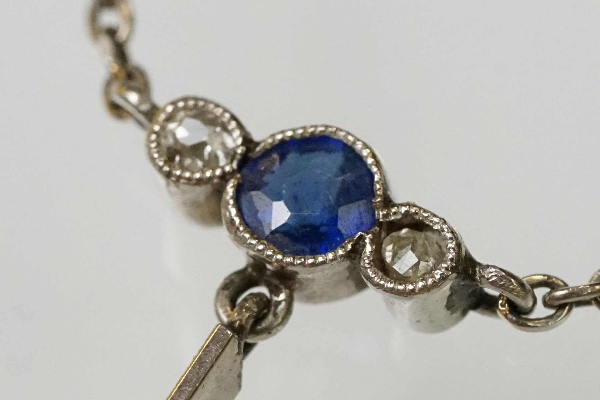 Early 20th Century Edwardian sapphire and diamond pendant necklace. The necklace having a pendant - Image 5 of 9
