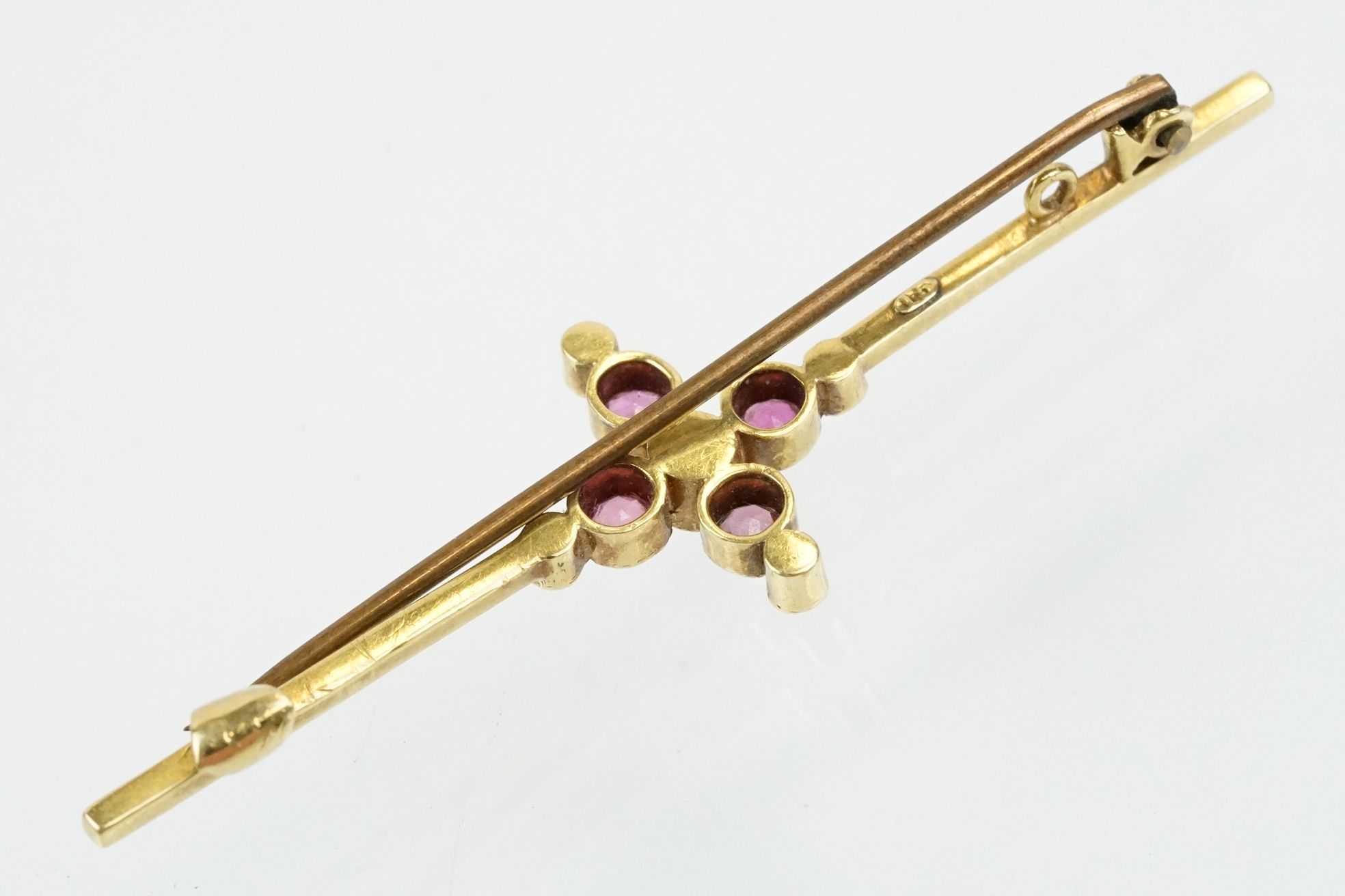 Early 20th Century 15ct gold ruby and pearl bar brooch. The brooch set with four round cut rubies - Image 3 of 6