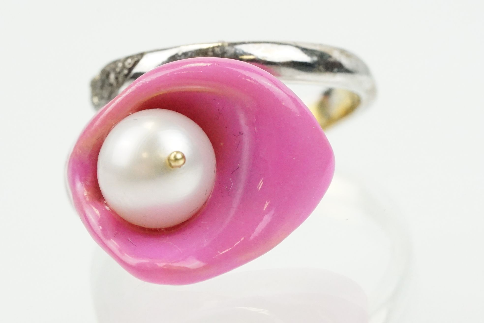 Enamelled flower formed ring being set with a cultured pearl to the head with diamond accent - Image 7 of 7