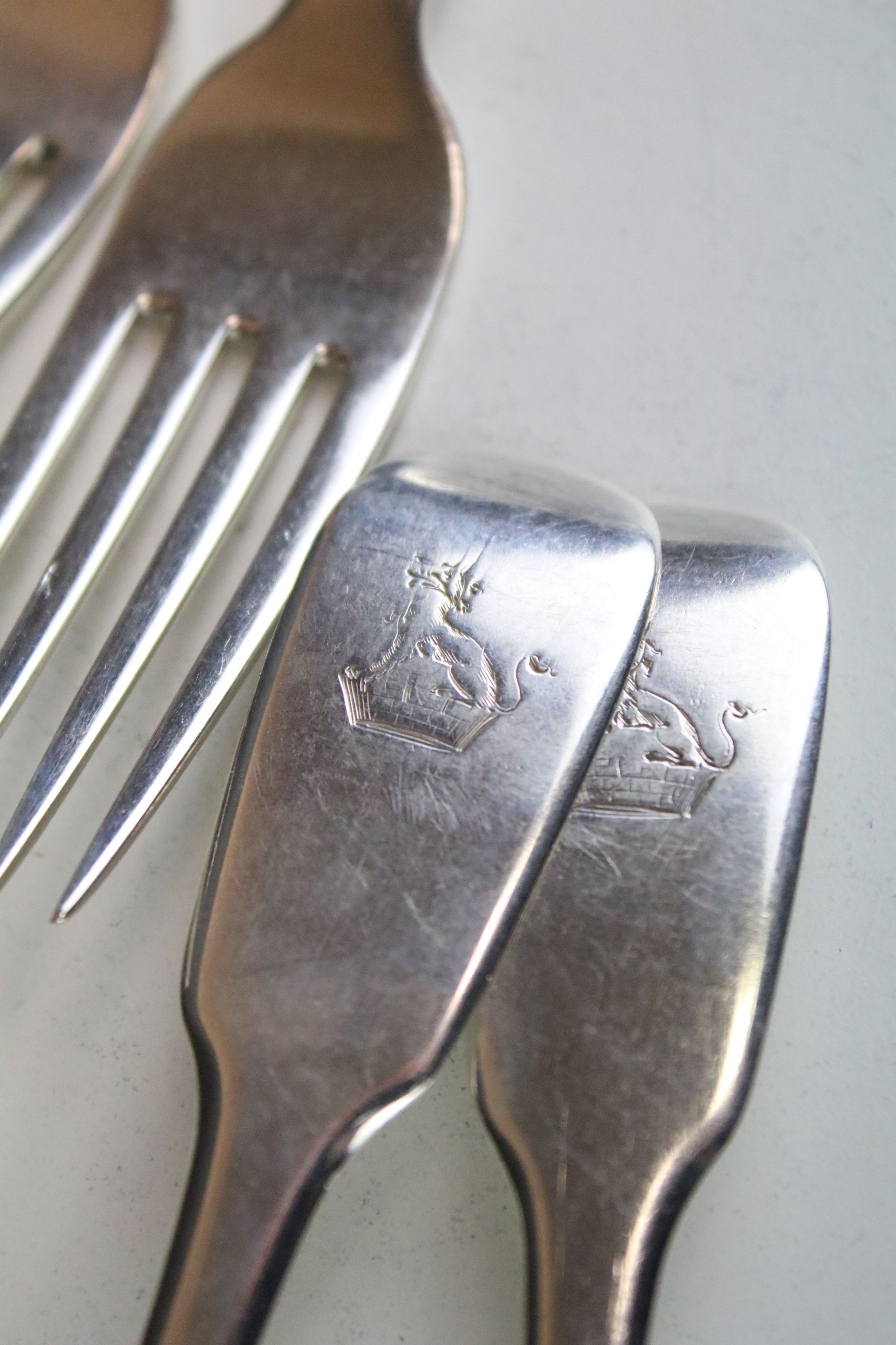 Collection of silver fiddle pattern flatware, mostly Victorian, to include dessert spoons, dessert - Image 6 of 10