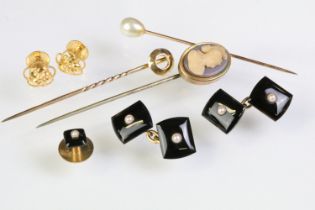 Group of jewellery to include a pair of yellow metal floral dress studs (marked 22c), a pair of