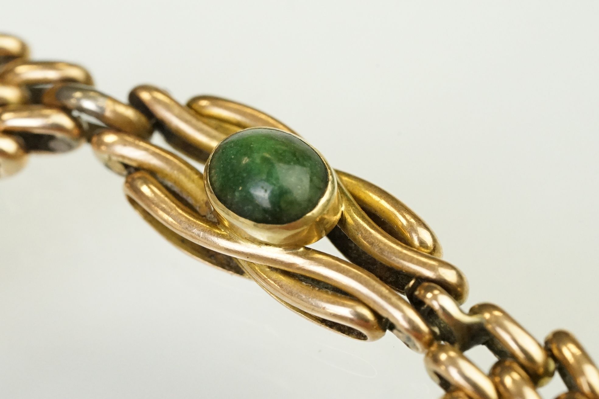 15ct gold and turquoise gate link bracelet. The bracelet being beze set with five oval turquoise - Image 5 of 10