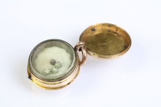 19th Century Victorian gaming dice spinner pendant being gold cased and housing three miniature dice