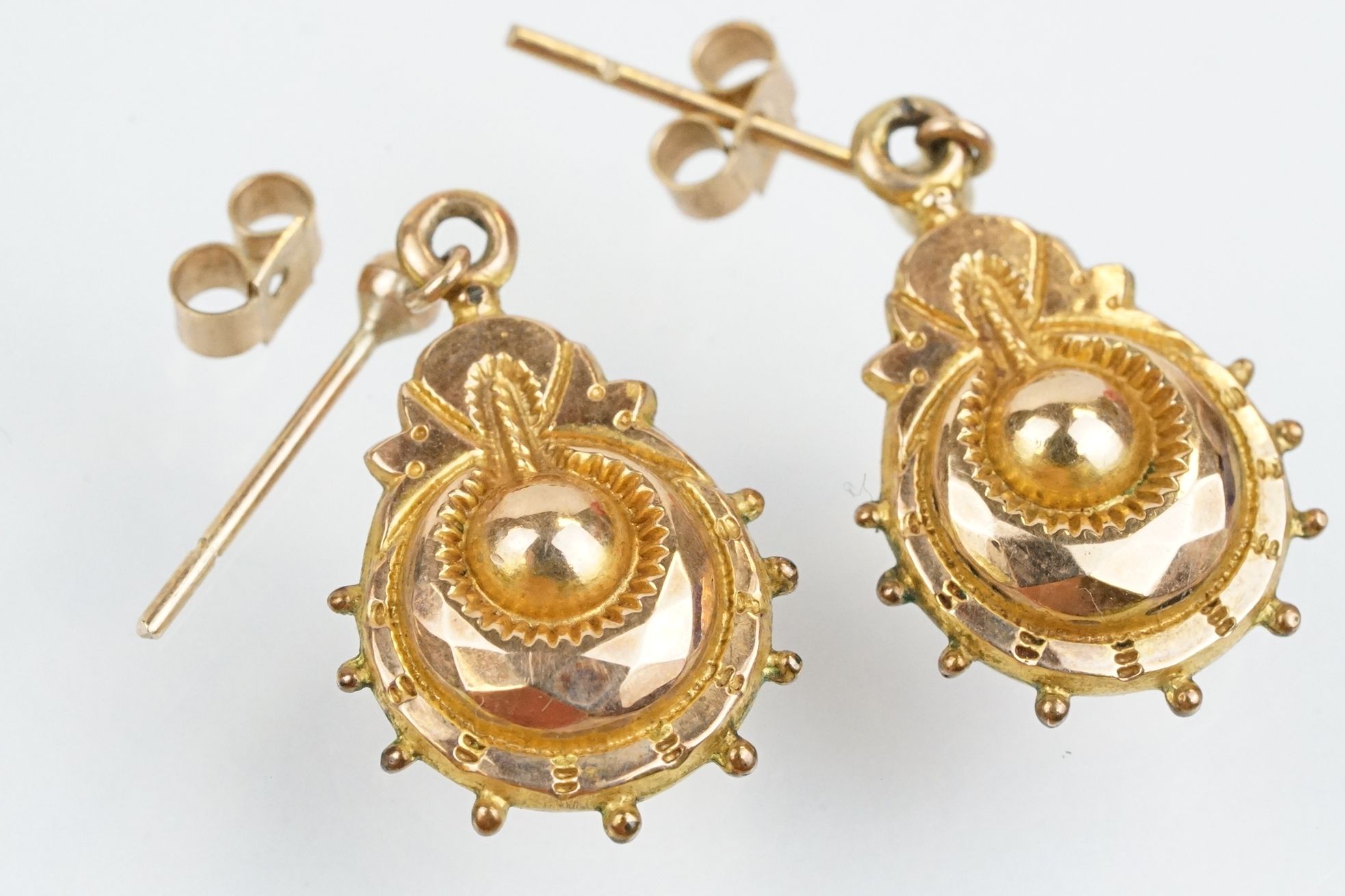 Collection of 9ct gold earrings and pendant to include a gem set articulated clown pendant ( - Image 6 of 7