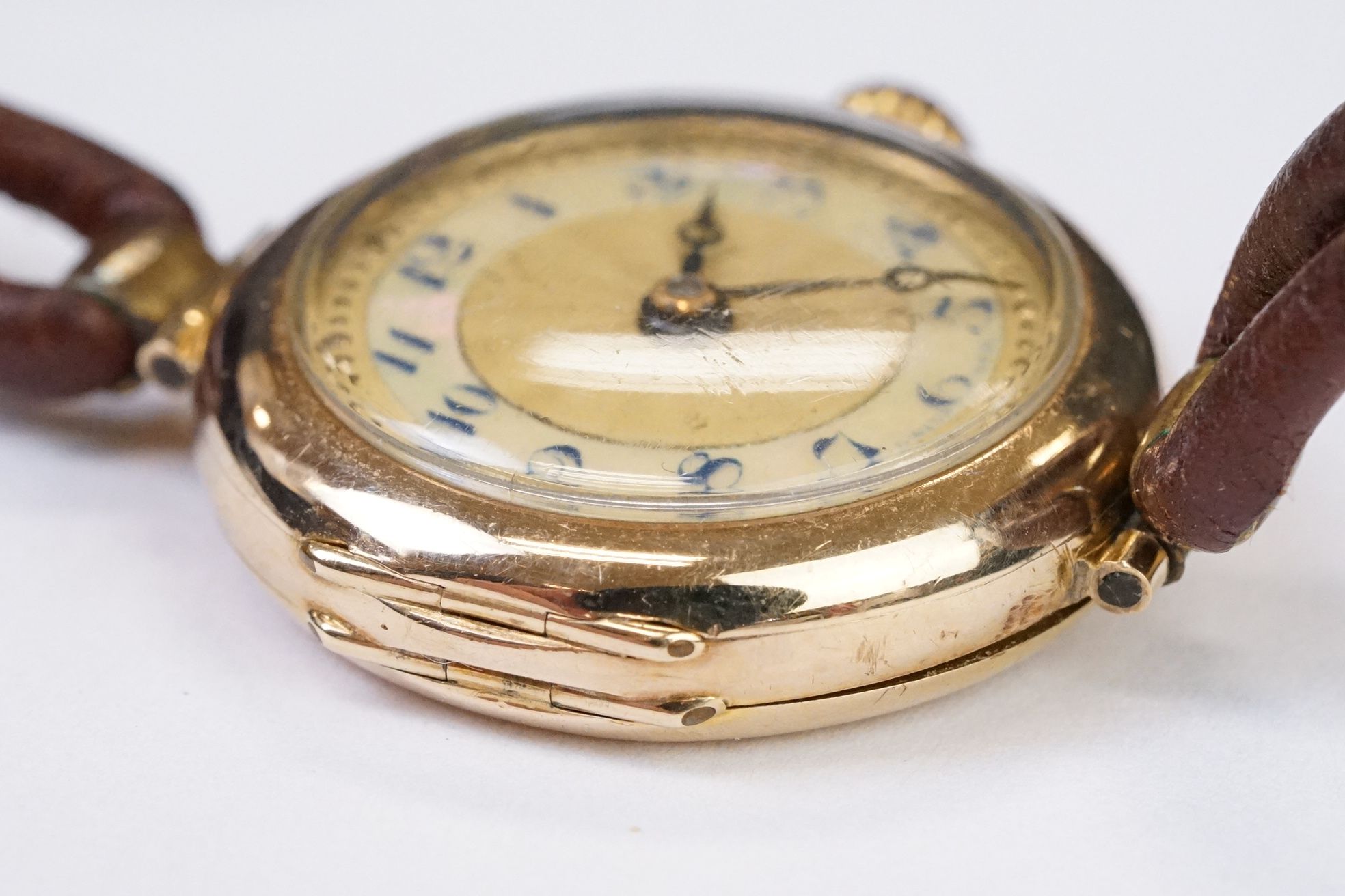 A 1930's fully hallmarked ladies V.W.C. 9ct gold cased wristwatch with enamel and mother of pearl - Image 3 of 14