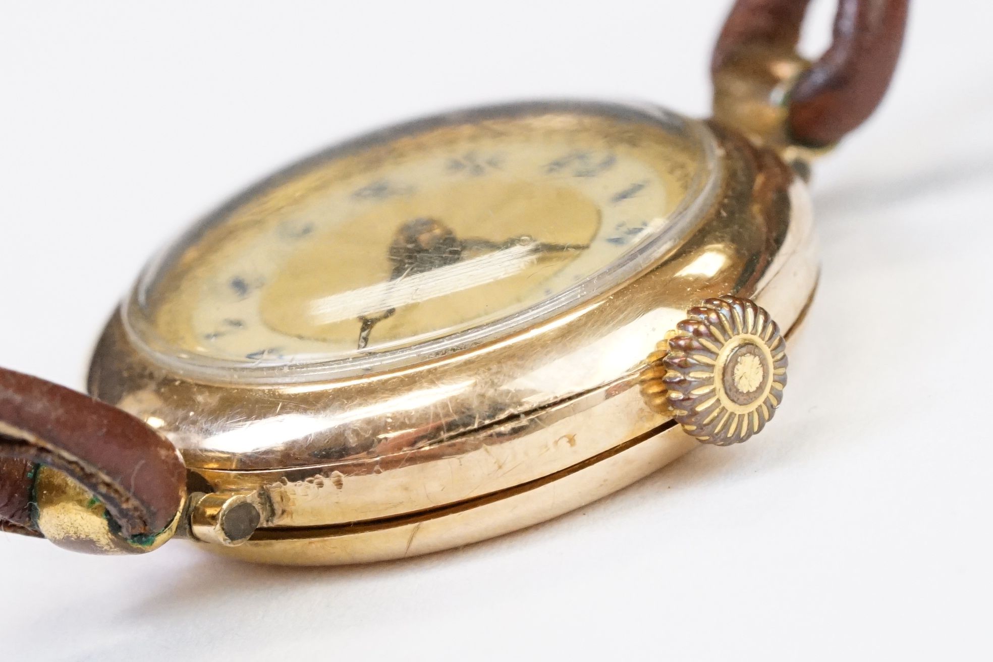 A 1930's fully hallmarked ladies V.W.C. 9ct gold cased wristwatch with enamel and mother of pearl - Image 9 of 14