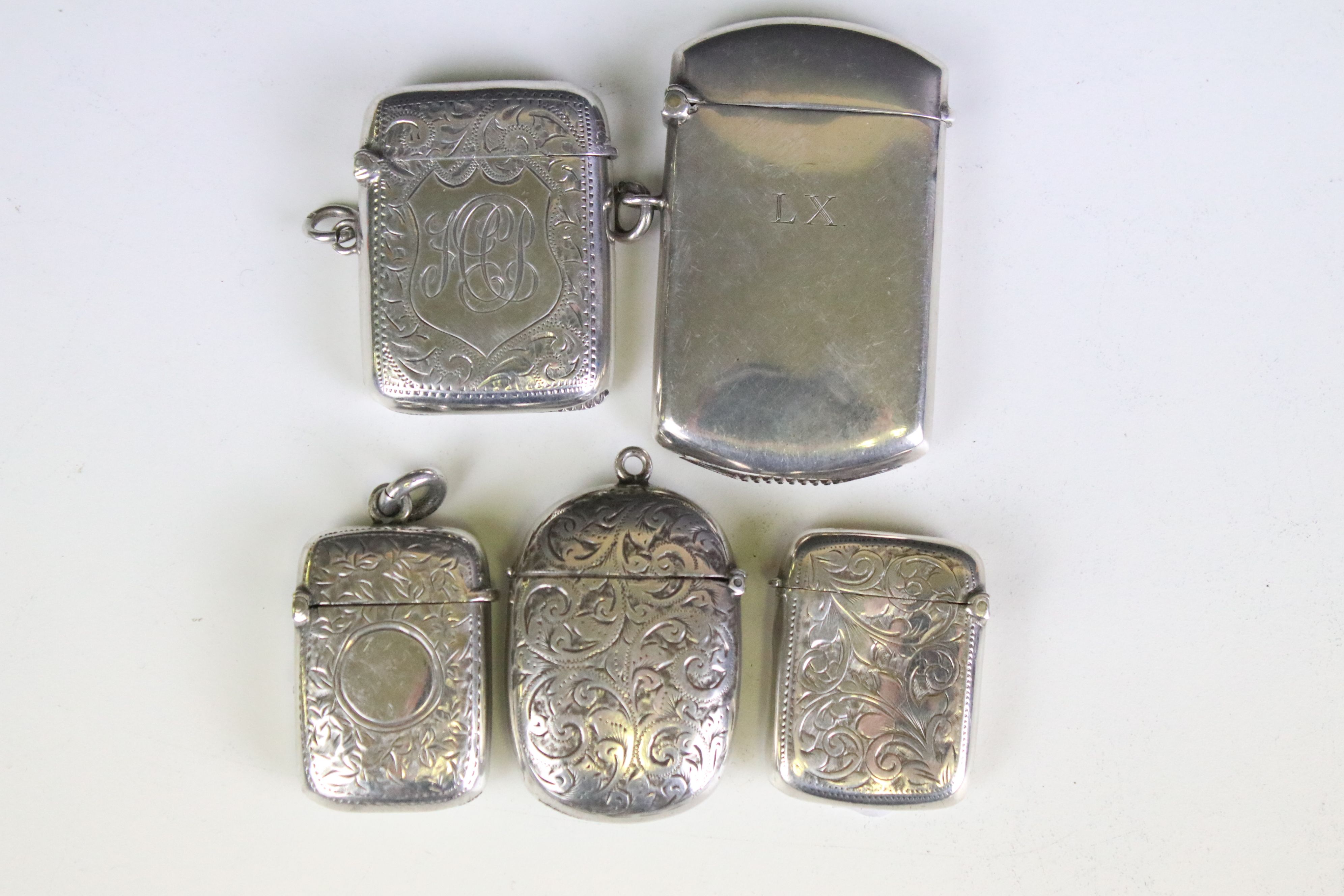 Group of five silver hallmarked vesta cases, featuring a 1920's vesta case of plain polish slim - Image 2 of 7